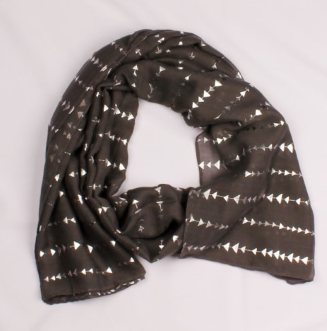 Printed foil scarf w gold arrow grey scarf Style:SC/4360/GRY image 0